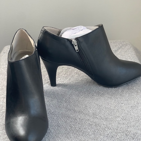 Style & Co. Womens 'Shaie' Size 10 Black 3.5" Heel Ankle Boot - Picture 6 of 8